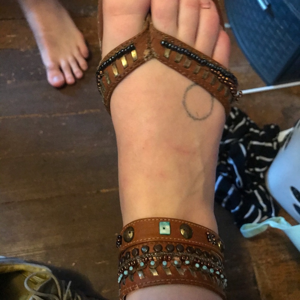 ISO!! Lei Sandals